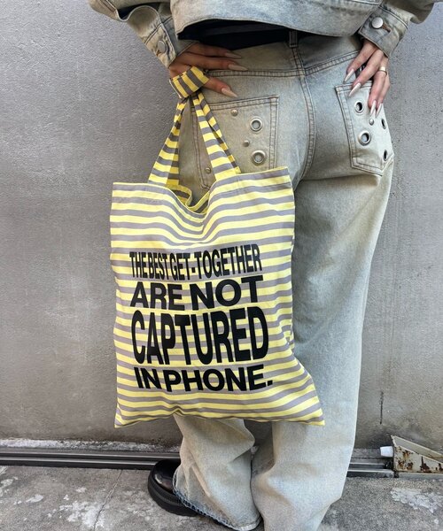 WHO'S WHO gallery（フーズフーギャラリー）の「【WEB限定】メッセージロゴトートバッグ（トートバッグ・レディース・ブラック/グリーン/ダークブラウン/ネイビー/イエロー/ブラック系その他/レッド・FREE）」の16枚目の写真