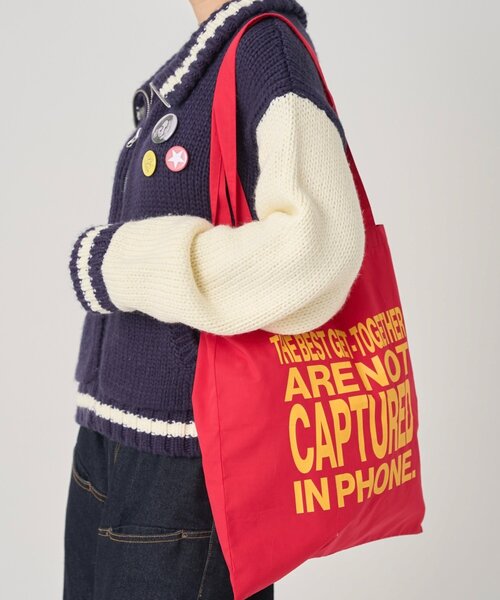 WHO'S WHO gallery（フーズフーギャラリー）の「【WEB限定】メッセージロゴトートバッグ（トートバッグ・レディース・ブラック/グリーン/ダークブラウン/ネイビー/イエロー/ブラック系その他/レッド・FREE）」の19枚目の写真