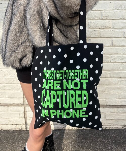 WHO'S WHO gallery（フーズフーギャラリー）の「【WEB限定】メッセージロゴトートバッグ（トートバッグ・レディース・ブラック/グリーン/ダークブラウン/ネイビー/イエロー/ブラック系その他/レッド・FREE）」の20枚目の写真