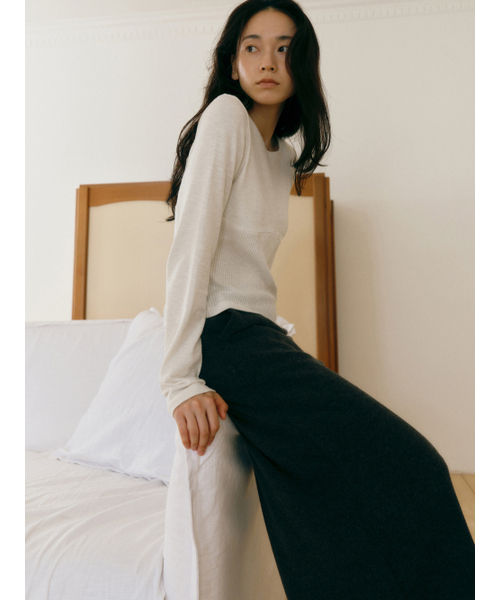 Yuje（ユジェ）の「BELLY TOP (6color, 2size)（Tシャツ/カットソー・レディース・チャコールグレー/ブラック/アイボリー/Beige/スカイブルー/ピンクベージュ・SMALL/MEDIUM）」の8枚目の写真