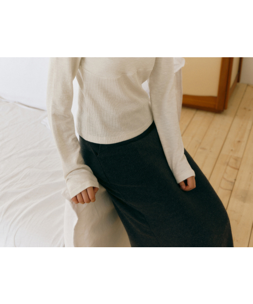 Yuje（ユジェ）の「BELLY TOP (6color, 2size)（Tシャツ/カットソー・レディース・チャコールグレー/ブラック/アイボリー/Beige/スカイブルー/ピンクベージュ・SMALL/MEDIUM）」の10枚目の写真