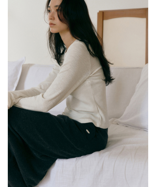 Yuje（ユジェ）の「BELLY TOP (6color, 2size)（Tシャツ/カットソー・レディース・チャコールグレー/ブラック/アイボリー/Beige/スカイブルー/ピンクベージュ・SMALL/MEDIUM）」の12枚目の写真
