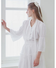 ILLUSTRIS ILLUSION（イルストリスイルージョン）の「White V-Tie Puff Blouse（シャツ/ブラウス）」