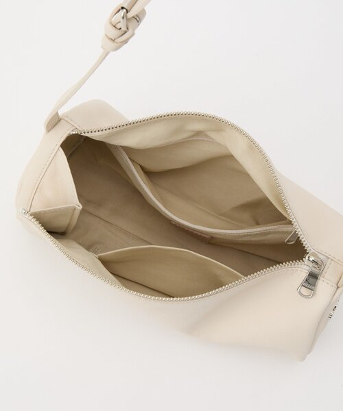 russet（ラシット）の「ソフトレザーロールショルダーバッグ（ショルダーバッグ・レディース・サックスブルー/ブラック/アイボリー/イエロー・FREE）」の13枚目の写真