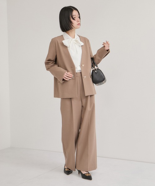 le cercle ADAM ET ROPE'(ルセルクルアダムエロペ)の「メタルパーツパンプス(パンプス・レディース・オフホワイト/ブラック・23.0cm/24.0cm/25.0cm)」の4枚目の写真