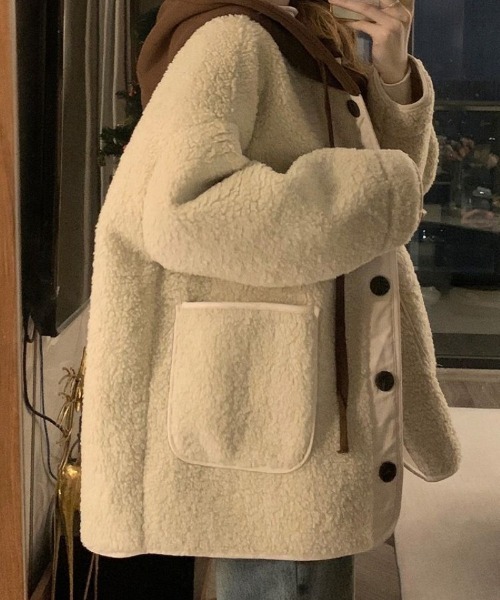 Ritzy(リッツィー)の「帽子切り替え フェイクムートンコート(ムートンコート・レディース・ベージュ/ブラウン/ブラック・M/L)」の22枚目の写真