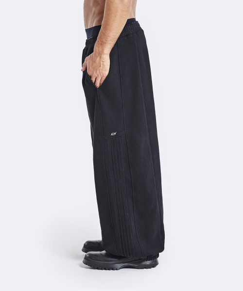 51%(フィフティーワンパーセント)の「Track sweatpants - washed black(スウェットパンツ・メンズ・その他・M/L)」の1枚目の写真