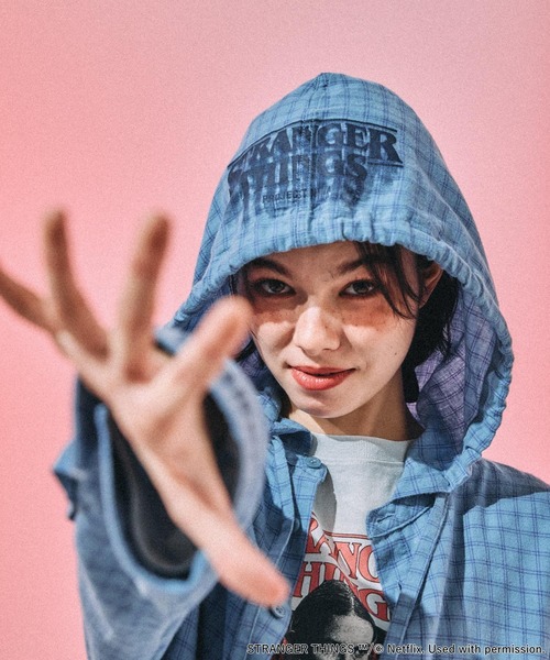 ニコアンド　ストレンジャーシングス　コラボチェックフードシャツ　タグ付き新品 STRANGER THINGS】コラボ チェックフードシャツ（シャツ/ブラウス