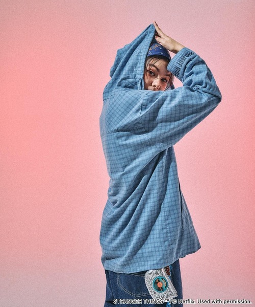 niko and...（ニコアンド）の「【STRANGER THINGS】コラボ チェックフードシャツ（シャツ/ブラウス・レディース・アイボリー/ブルー・FREE）」の20枚目の写真