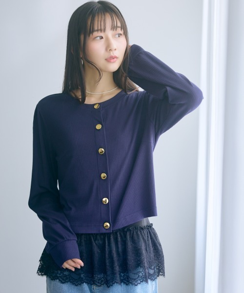 marun（マルン）の「＜大きいサイズ＞ノーカラーゴールドボタンカーディガン marun（カーディガン/ボレロ・レディース・ピンク/ネイビー・4L/3L/LL/L/5L）」の2枚目の写真