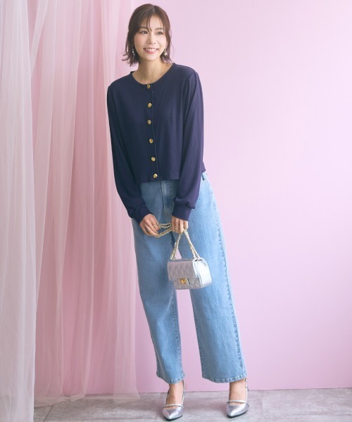 marun（マルン）の「＜大きいサイズ＞ノーカラーゴールドボタンカーディガン marun（カーディガン/ボレロ・レディース・ピンク/ネイビー・4L/3L/LL/L/5L）」の4枚目の写真