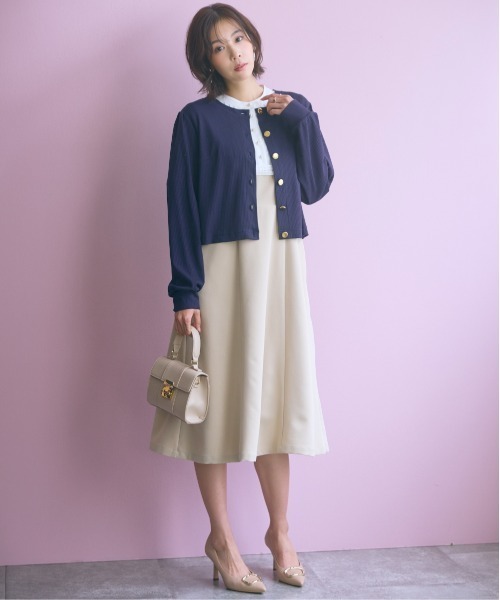 marun（マルン）の「＜大きいサイズ＞ノーカラーゴールドボタンカーディガン marun（カーディガン/ボレロ・レディース・ピンク/ネイビー・4L/3L/LL/L/5L）」の10枚目の写真