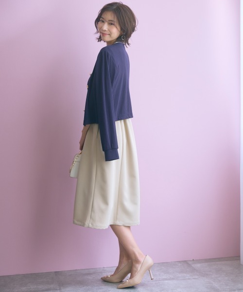 marun（マルン）の「＜大きいサイズ＞ノーカラーゴールドボタンカーディガン marun（カーディガン/ボレロ・レディース・ピンク/ネイビー・4L/3L/LL/L/5L）」の15枚目の写真