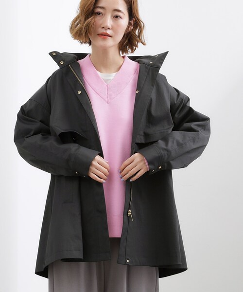 grove（グローブ）の「【撥水／シルエット2WAY】羽織るだけでサマになる、スタンドネックテントラインコート（その他アウター・レディース・オフホワイト/ブラック/ベージュ・03/02/05/04/01）」の2枚目の写真