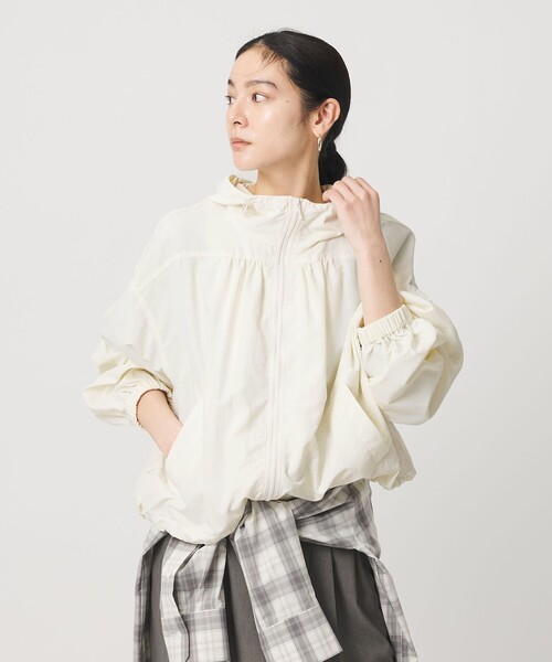 BEAUTY&YOUTH UNITED ARROWS（ビューティーアンドユースユナイテッドアローズ）の「ナイロン ギャザーフードブルゾン ウォッシャブル（ブルゾン・レディース・オフホワイト/ブラック・M/S）」の19枚目の写真