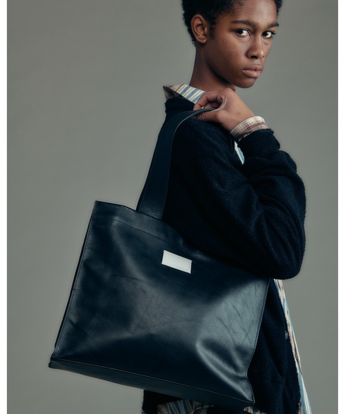 ADAM PATEK(アダムパテック)の「【ADAMPATEK/アダムパテック】water repellent leather medium tote bag/撥水レザーミディアムトートバッグ(トートバッグ・メンズ・ブラック・FREE)」の1枚目の写真