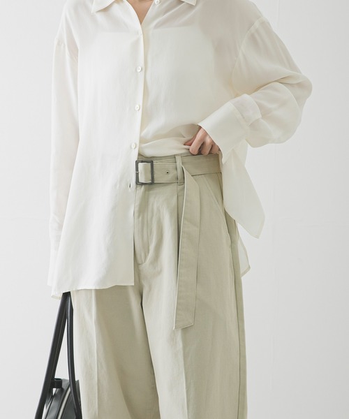 URBAN RESEARCH（アーバンリサーチ）の「『3サイズ展開』ベルト付きタックワイドチノパンツ（その他パンツ・レディース・ベージュ/ライトベージュ・40/38/36）」の3枚目の写真