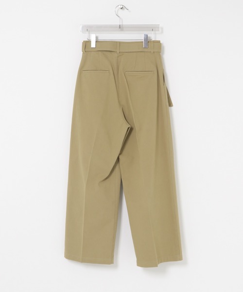 URBAN RESEARCH（アーバンリサーチ）の「『3サイズ展開』ベルト付きタックワイドチノパンツ（その他パンツ・レディース・ベージュ/ライトベージュ・40/38/36）」の22枚目の写真