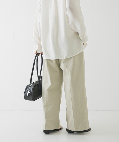 URBAN RESEARCH（アーバンリサーチ）の「『3サイズ展開』ベルト付きタックワイドチノパンツ（その他パンツ・レディース・ベージュ/ライトベージュ・40/38/36）」の6枚目の写真
