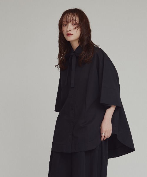 W:Huku(フーク)の「【W:Huku / スムースタッチコットン】ボウタイ ハーフ ブラウス/ 半袖 ハーフスリーブ / Smooth Touch Cotton Bow Tie Half Blouse(シャツ/ブラウス・レディース・ベージュ系その他/ブラック/スカイブルー/オフホワイト・FREE)」の2枚目の写真