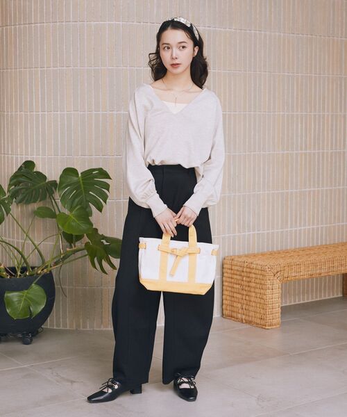 earth music&ecology（アースミュージックアンドエコロジー）の「ベルトキャンバストートバッグ M（トートバッグ・レディース・ネイビー/イエロー/グリーン・FREE）」の10枚目の写真