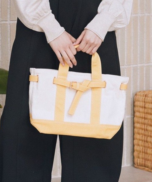 earth music&ecology（アースミュージックアンドエコロジー）の「ベルトキャンバストートバッグ M（トートバッグ・レディース・ネイビー/イエロー/グリーン・FREE）」の3枚目の写真