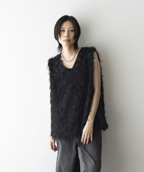 GARAGE OF GOOD CLOTHING（ガレージオブグッドクロージング）の「【日本製】フリンジVネックフレアプルオーバー（ベスト・レディース・ブラック/アイボリー・FREE）」の2枚目の写真