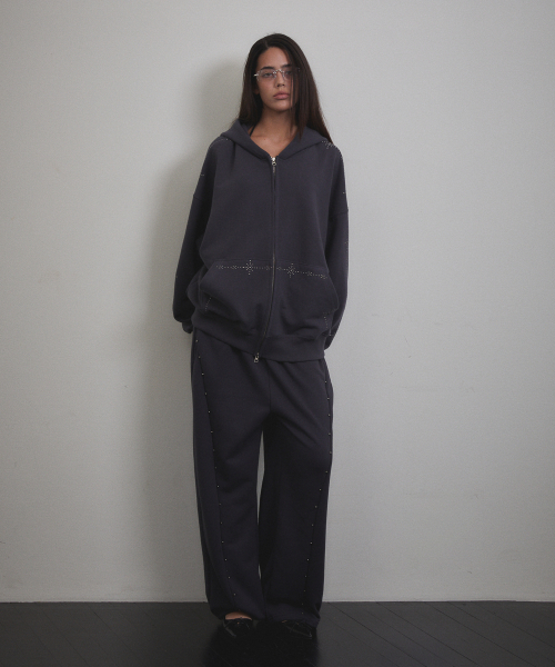VOONT(ブント)の「Stud Line Hood Zip-up (CHARCOAL)(パーカー・レディース・チャコールグレー・OS)」の17枚目の写真