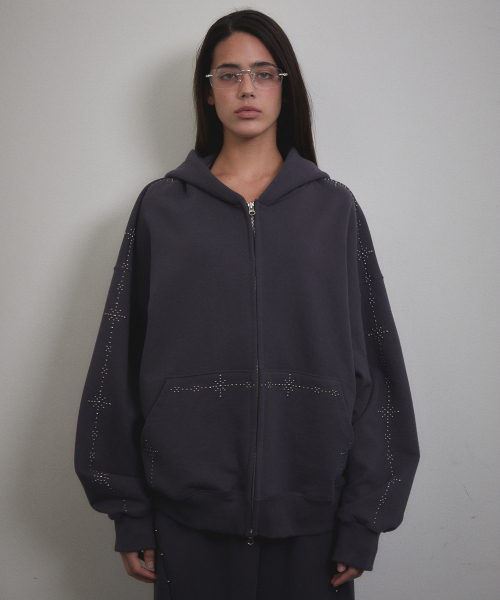 VOONT(ブント)の「Stud Line Hood Zip-up (CHARCOAL)(パーカー・レディース・チャコールグレー・OS)」の18枚目の写真