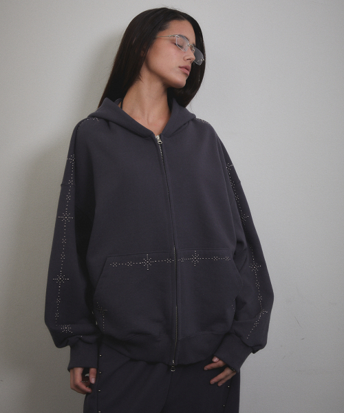 VOONT(ブント)の「Stud Line Hood Zip-up (CHARCOAL)(パーカー・レディース・チャコールグレー・OS)」の19枚目の写真
