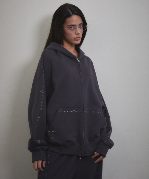 VOONT(ブント)の「Stud Line Hood Zip-up (CHARCOAL)(パーカー・レディース・チャコールグレー・OS)」の20枚目の写真