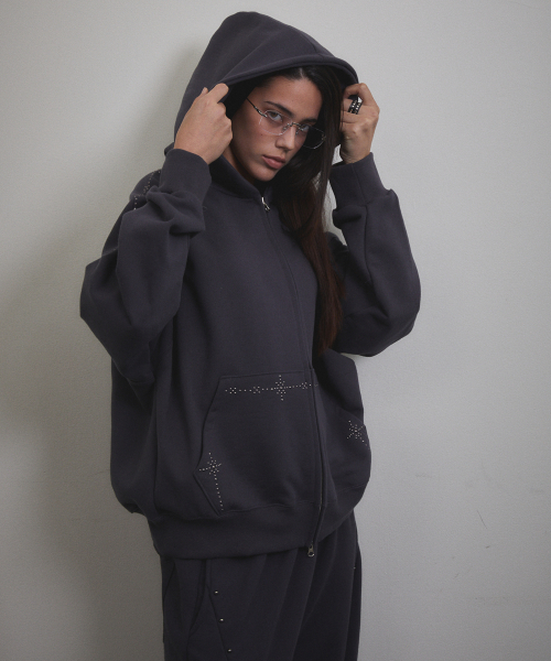 VOONT(ブント)の「Stud Line Hood Zip-up (CHARCOAL)(パーカー・レディース・チャコールグレー・OS)」の4枚目の写真