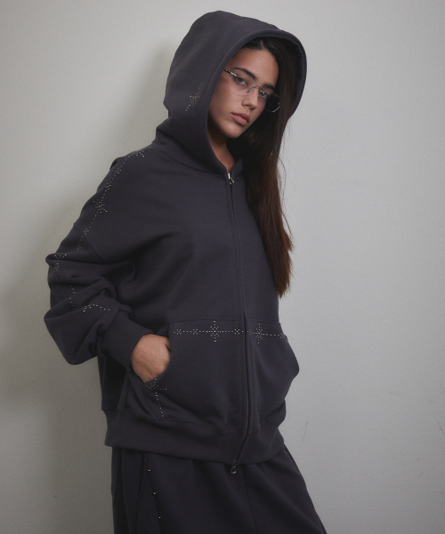 VOONT(ブント)の「Stud Line Hood Zip-up (CHARCOAL)(パーカー・レディース・チャコールグレー・OS)」の5枚目の写真