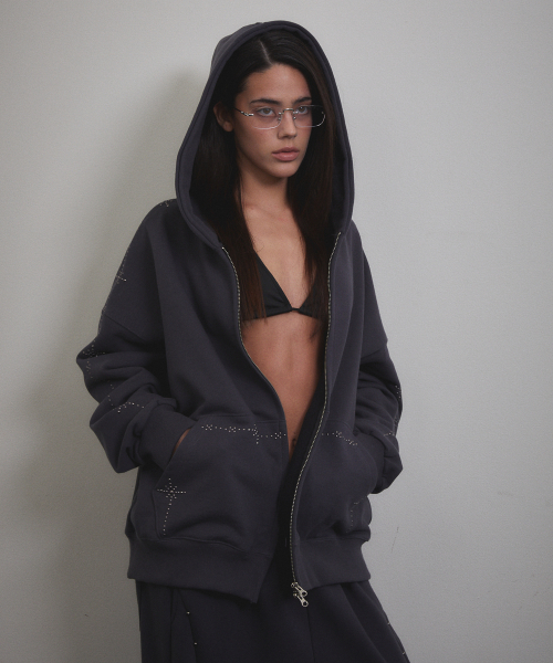 VOONT(ブント)の「Stud Line Hood Zip-up (CHARCOAL)(パーカー・レディース・チャコールグレー・OS)」の6枚目の写真