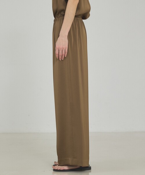 qualite（カリテ）の「【接触冷感＆吸水速乾】クールサテンパンツ/セットアップ対応/夏服/春服/オフィスカジュアル/きれいめ（その他パンツ・レディース・グレー/カーキ/ブラック・38/34/36）」の8枚目の写真