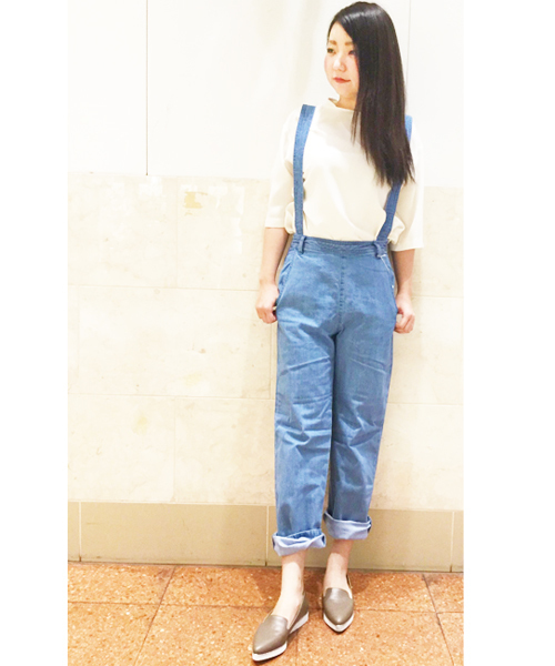 COLLAGE GALLARDAGALANTE（コラージュガリャルダガランテ）の「洗えるサスペンダー付ワイドパンツ（オールインワン）（サロペット/オーバーオール・レディース・ホワイト/サックスブルー・0/1）」の2枚目の写真