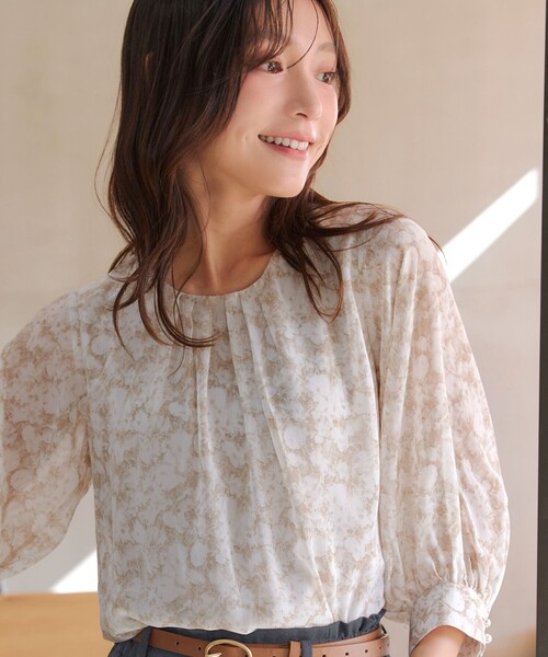 Tiaclasse(ティアクラッセ)の「水彩花柄シフォンブラウス(シャツ/ブラウス・レディース・ブルー/ベージュ/グレー・S/L/M)」の9枚目の写真