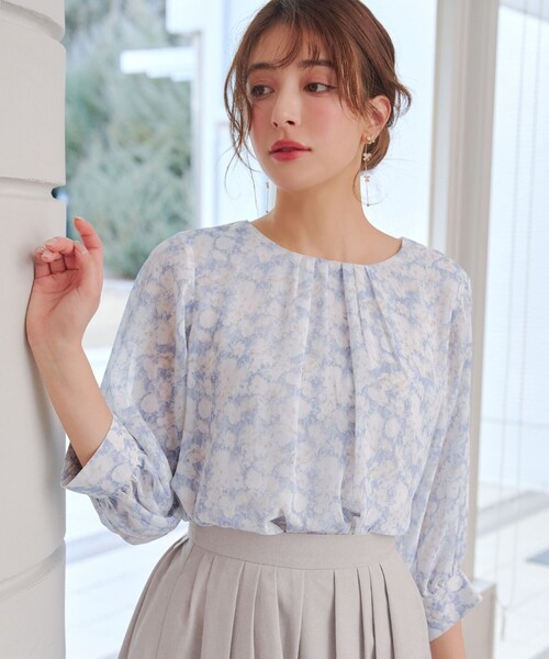 Tiaclasse(ティアクラッセ)の「水彩花柄シフォンブラウス(シャツ/ブラウス・レディース・ブルー/ベージュ/グレー・S/L/M)」の18枚目の写真