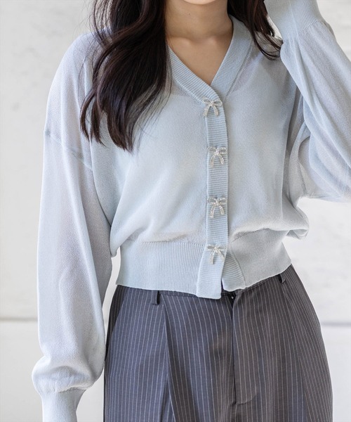 clear（クリア）の「リボンボタンVネックニットカーディガン[骨格ナチュラル ガーリー バレエコア]（カーディガン/ボレロ・レディース・チャコールグレー/オフホワイト/ピンク/グレー系その他・F）」の3枚目の写真