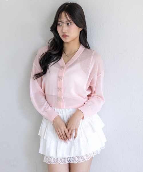 clear（クリア）の「リボンボタンVネックニットカーディガン[骨格ナチュラル ガーリー バレエコア]（カーディガン/ボレロ・レディース・チャコールグレー/オフホワイト/ピンク/グレー系その他・F）」の4枚目の写真