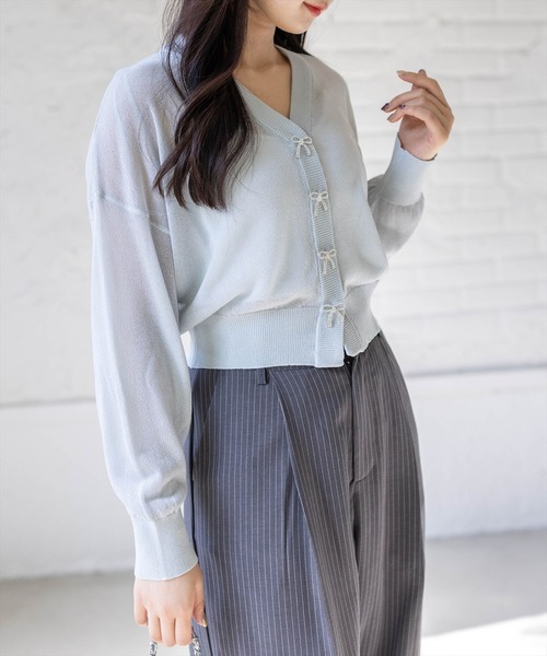 clear（クリア）の「リボンボタンVネックニットカーディガン[骨格ナチュラル ガーリー バレエコア]（カーディガン/ボレロ・レディース・チャコールグレー/オフホワイト/ピンク/グレー系その他・F）」の5枚目の写真