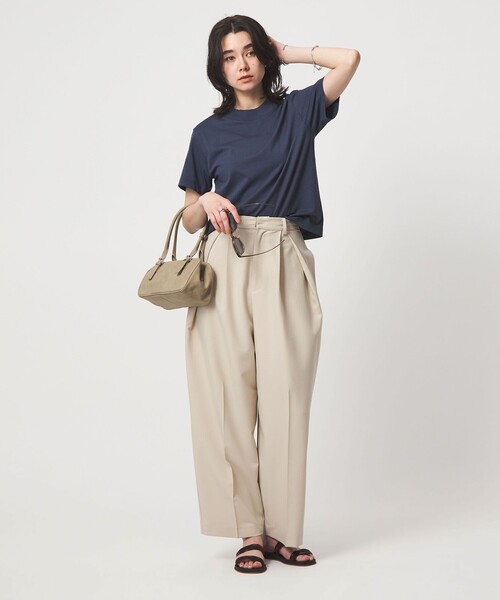 green label relaxing(グリーンレーベルリラクシング)の「<スタイリスト兵藤千尋さんコラボ>ワイドネック Tシャツ UVカット(Tシャツ/カットソー・レディース・ネイビー/ブラック/オフホワイト・FREE)」の12枚目の写真