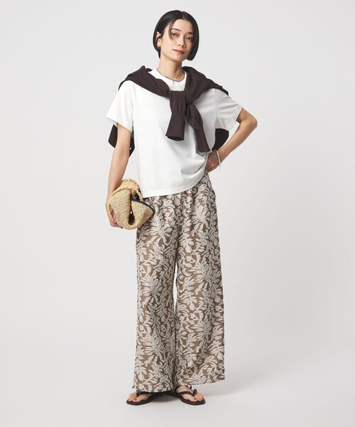 green label relaxing(グリーンレーベルリラクシング)の「<スタイリスト兵藤千尋さんコラボ>ワイドネック Tシャツ UVカット(Tシャツ/カットソー・レディース・ネイビー/ブラック/オフホワイト・FREE)」の14枚目の写真