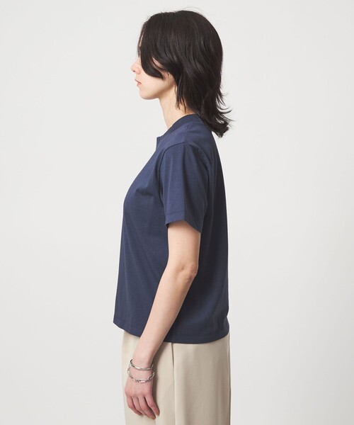 green label relaxing(グリーンレーベルリラクシング)の「<スタイリスト兵藤千尋さんコラボ>ワイドネック Tシャツ UVカット(Tシャツ/カットソー・レディース・ネイビー/ブラック/オフホワイト・FREE)」の21枚目の写真
