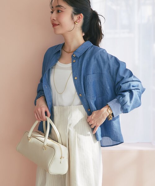 La boutique BonBon(ラブティックボンボン)の「【RISA監修・今すぐお届け!】シアーデニムショート丈袖口リブシャツ(シャツ/ブラウス・レディース・サックスブルー/ブルー系その他・FREE)」の3枚目の写真