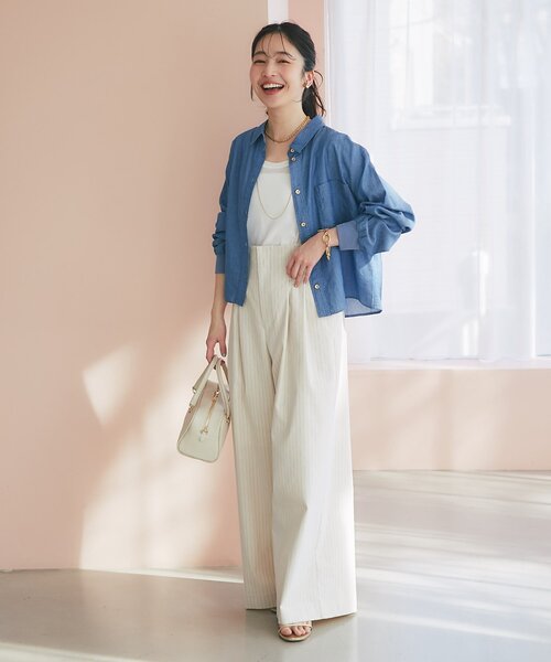 La boutique BonBon(ラブティックボンボン)の「【RISA監修・今すぐお届け!】シアーデニムショート丈袖口リブシャツ(シャツ/ブラウス・レディース・サックスブルー/ブルー系その他・FREE)」の8枚目の写真