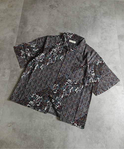 many men many mind（メニーメンメニーマインド）の「MANYMENMANYMINDS / レーヨン総柄シャツ/花柄（シャツ/ブラウス・メンズ・サックスブルー/グリーン系その他/イエロー/ブルー/ブラック・LARGE/MEDIUM）」の2枚目の写真