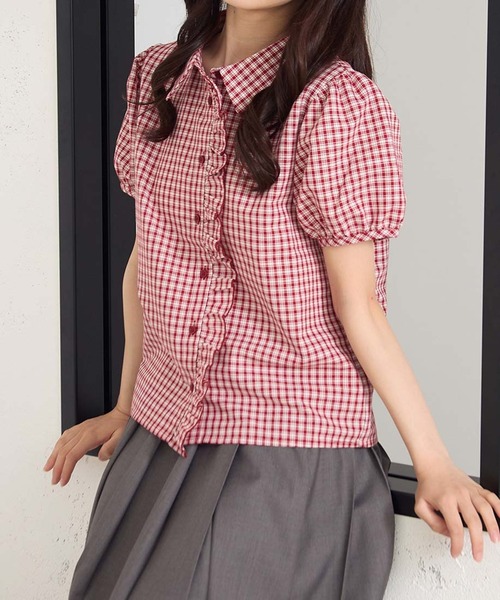 FCMM(エフシーエムエム)の「FRILL SHIRTS SS /フリルシャツSS(シャツ/ブラウス・レディース・レッド/アイボリー/ライトブルー・SMALL/MEDIUM)」の3枚目の写真