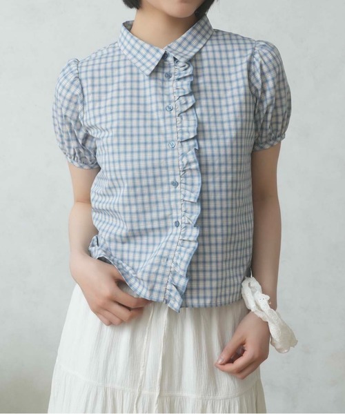 FCMM(エフシーエムエム)の「FRILL SHIRTS SS /フリルシャツSS(シャツ/ブラウス・レディース・レッド/アイボリー/ライトブルー・SMALL/MEDIUM)」の2枚目の写真
