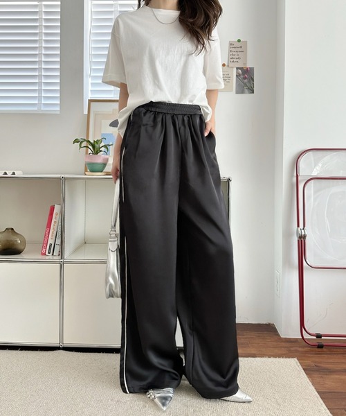 umune(ウムネ)の「サテンパンツ ラインパンツ イージーパンツ ウエストゴム ボトムス ストリート スポーティー カジュアル レディース(その他パンツ・レディース・ブラック/ベージュ/ブラウン・L/M)」の5枚目の写真